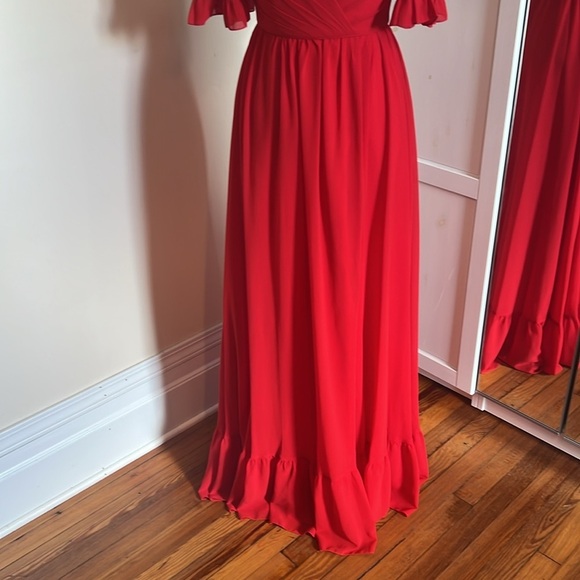Ieena for Mac Duggal Stunning Red Ruffled V-neck Slit Gown - NWT - Size 0 - Picture 6 of 16
